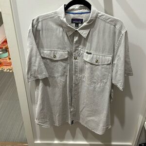 Men’s large Patagonia light weight button down short sleeve shirt